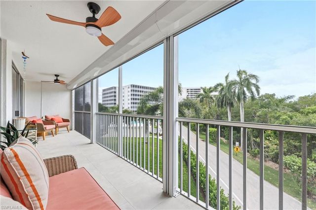 3 Bluebill AVE 303, Naples, FL 34108