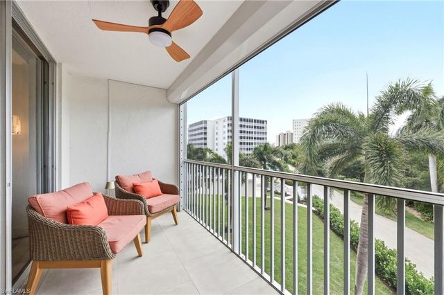 3 Bluebill AVE 303, Naples, FL 34108