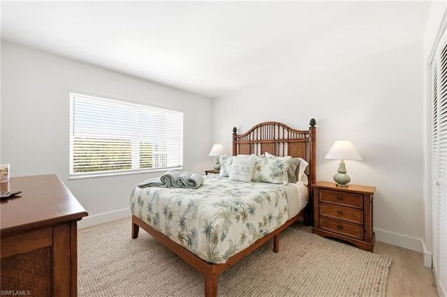 3 Bluebill AVE 303, Naples, FL 34108