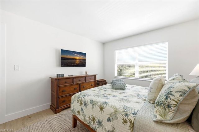 3 Bluebill AVE 303, Naples, FL 34108