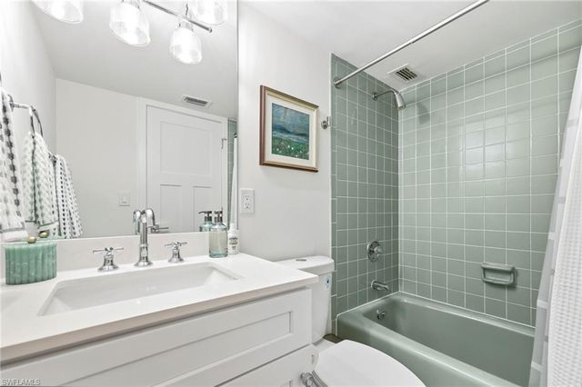 3 Bluebill AVE 303, Naples, FL 34108