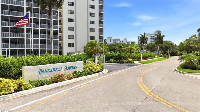 3 Bluebill AVE 303, Naples, FL 34108