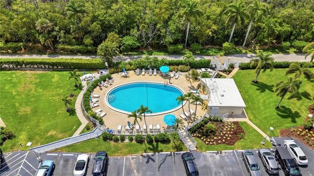 3 Bluebill AVE 303, Naples, FL 34108