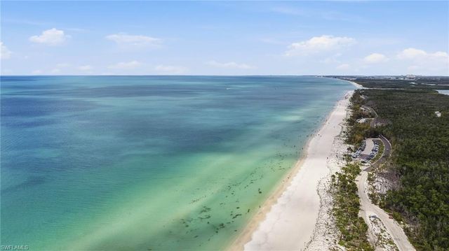 3 Bluebill AVE 303, Naples, FL 34108