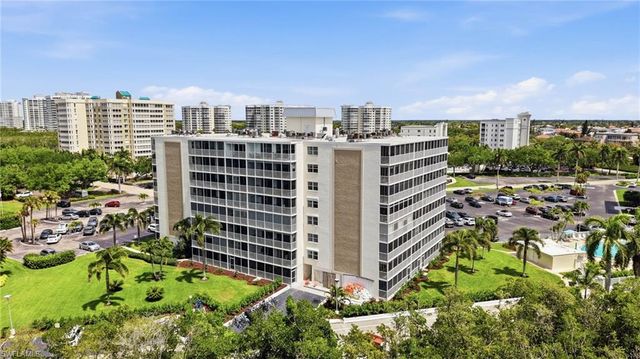 3 Bluebill AVE 303, Naples, FL 34108