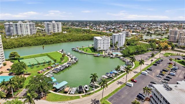 3 Bluebill AVE 303, Naples, FL 34108