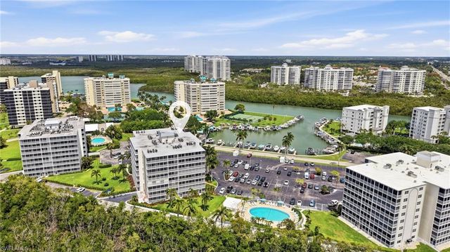 3 Bluebill AVE 303, Naples, FL 34108