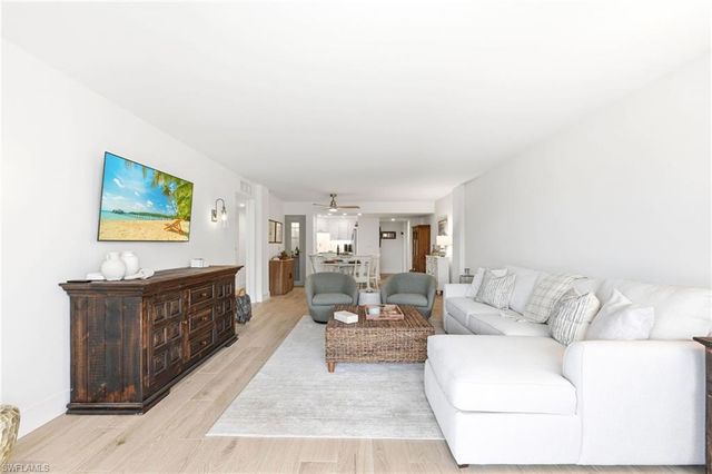 3 Bluebill AVE 303, Naples, FL 34108