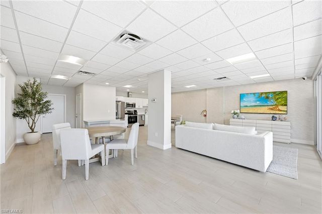 3 Bluebill AVE 303, Naples, FL 34108