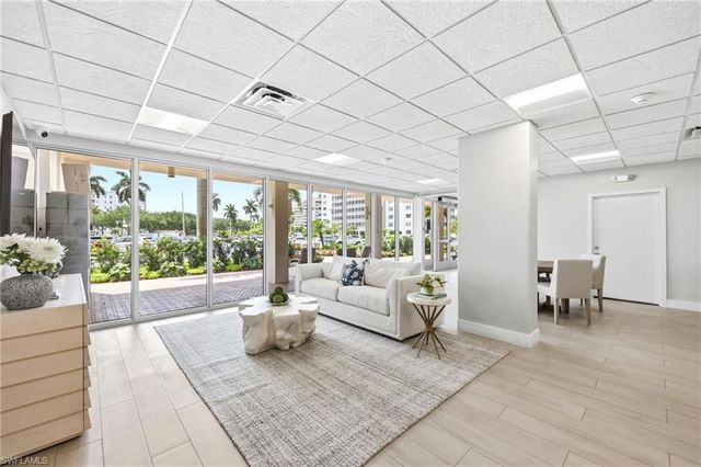 3 Bluebill AVE 303, Naples, FL 34108