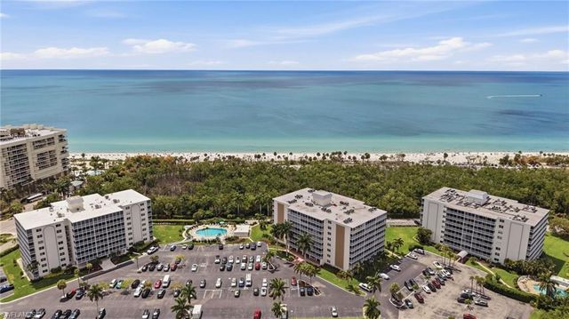 3 Bluebill AVE 303, Naples, FL 34108
