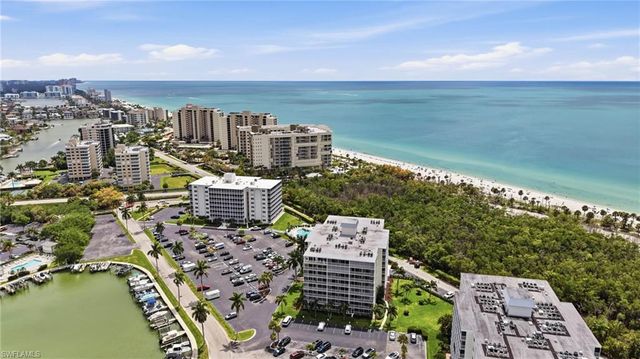 3 Bluebill AVE 303, Naples, FL 34108