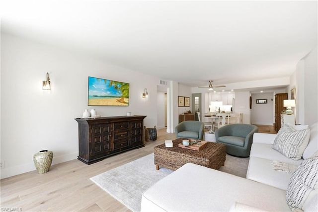 3 Bluebill AVE 303, Naples, FL 34108