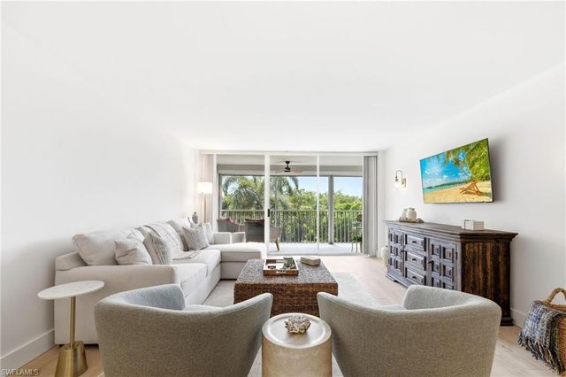 3 Bluebill AVE 303, Naples, FL 34108