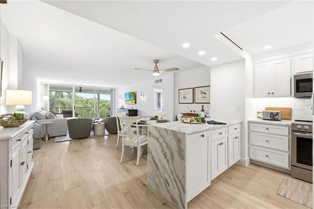 3 Bluebill AVE 303, Naples, FL 34108