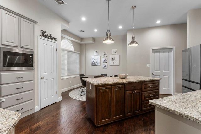 6913 Auckland DR, Austin, TX 78749