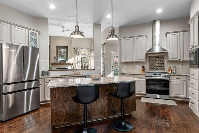 6913 Auckland DR, Austin, TX 78749