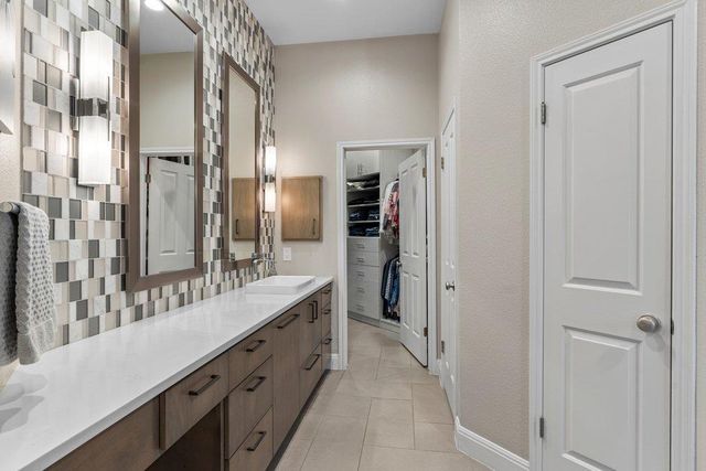 6913 Auckland DR, Austin, TX 78749