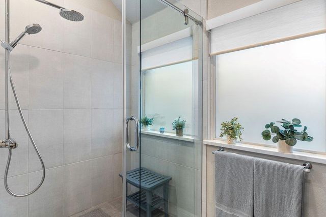 6913 Auckland DR, Austin, TX 78749