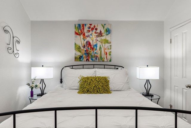 6913 Auckland DR, Austin, TX 78749