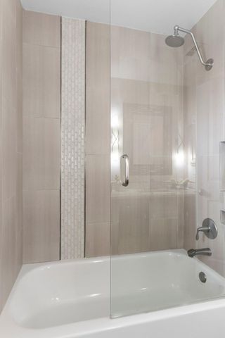 6913 Auckland DR, Austin, TX 78749