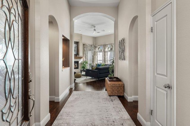 6913 Auckland DR, Austin, TX 78749