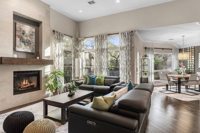 6913 Auckland DR, Austin, TX 78749