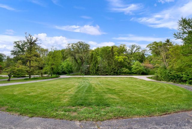 1435 Victoria CIRCLE N, Elm Grove, WI 53122