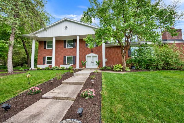 1435 Victoria CIRCLE N, Elm Grove, WI 53122