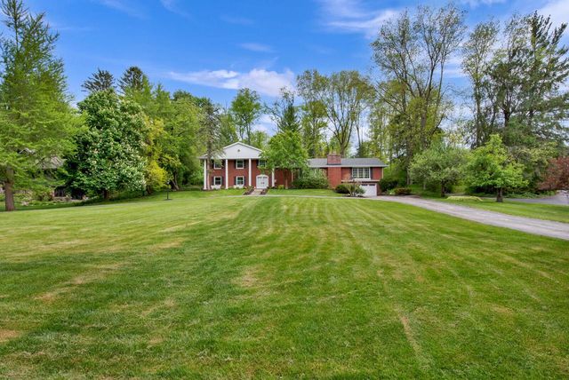 1435 Victoria CIRCLE N, Elm Grove, WI 53122