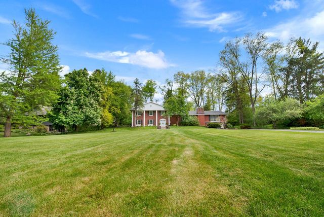 1435 Victoria CIRCLE N, Elm Grove, WI 53122