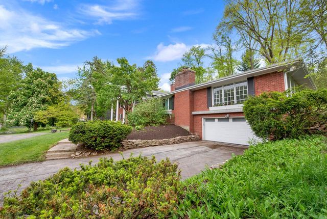 1435 Victoria CIRCLE N, Elm Grove, WI 53122