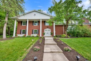 1435 Victoria CIRCLE N, Elm Grove, WI 53122