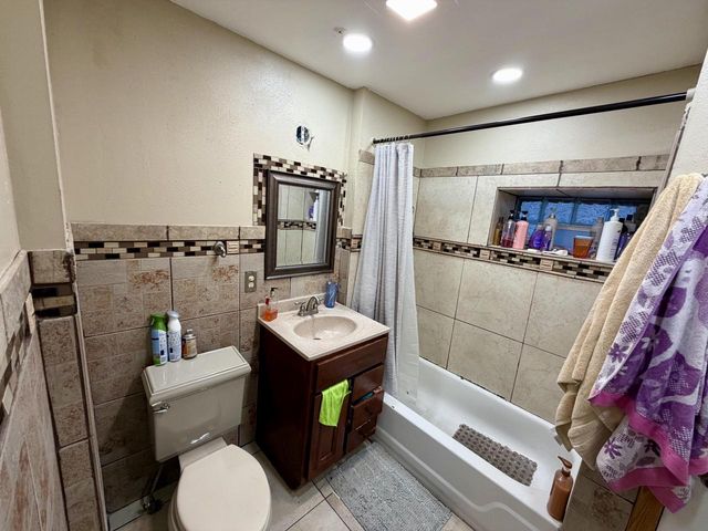 3200 Pierce STREET, Milwaukee, WI 53215