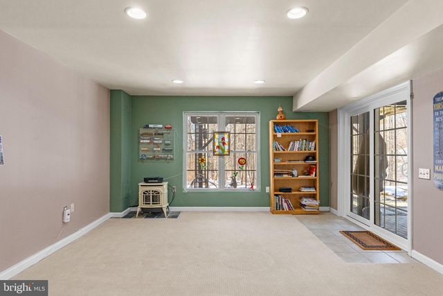 98 MCCONKEY DR, Washington Crossing, PA 18977