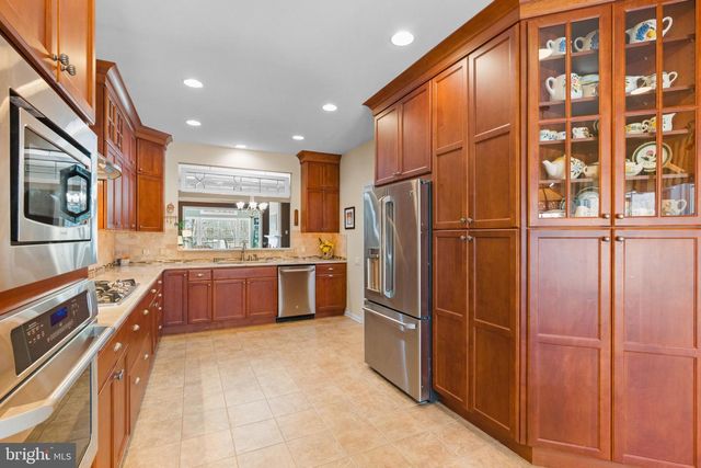 98 MCCONKEY DR, Washington Crossing, PA 18977