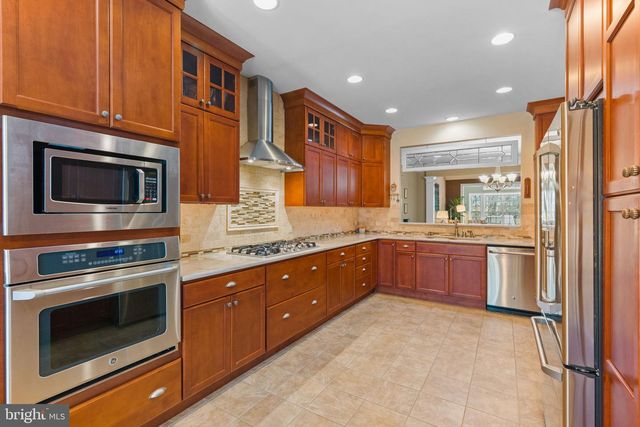 98 MCCONKEY DR, Washington Crossing, PA 18977