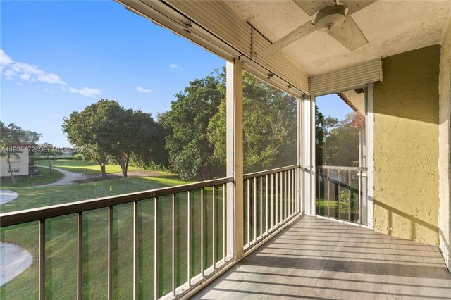 8901 S Hollybrook Blvd 303, Pembroke Pines, FL 33025