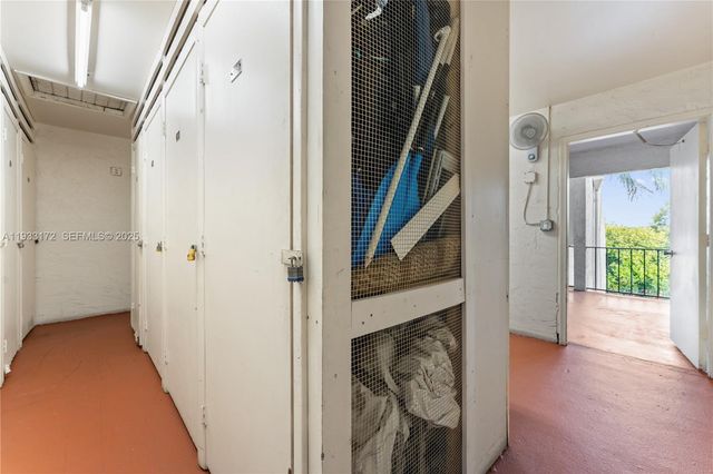 8901 S Hollybrook Blvd 303, Pembroke Pines, FL 33025