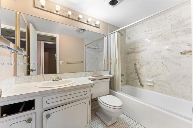 8901 S Hollybrook Blvd 303, Pembroke Pines, FL 33025