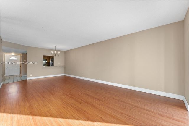 8901 S Hollybrook Blvd 303, Pembroke Pines, FL 33025