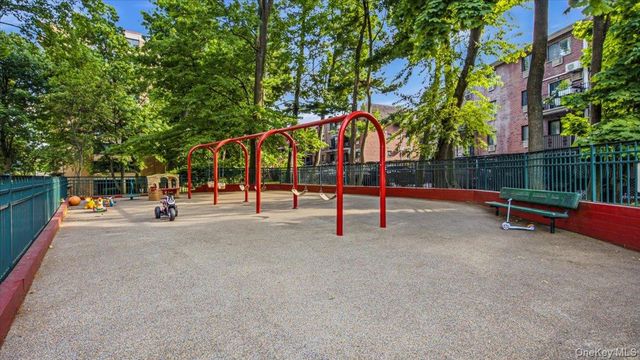 9-15 166th Street 3B, Beechhurst, NY 11357