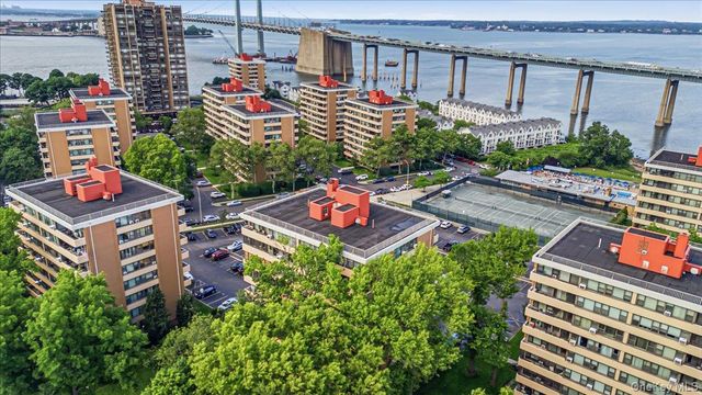9-15 166th Street 3B, Beechhurst, NY 11357