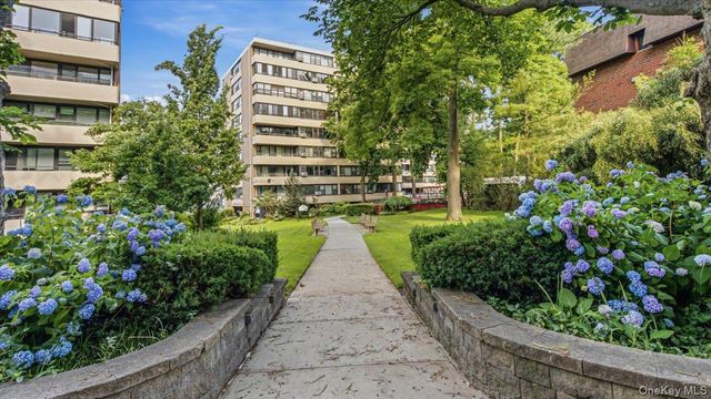 9-15 166th Street 3B, Beechhurst, NY 11357