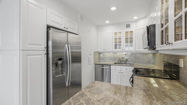 9-15 166th Street 3B, Beechhurst, NY 11357