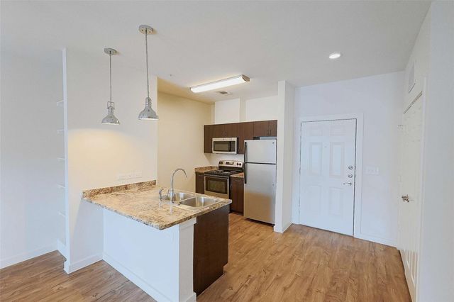 6725 Circle South RD B-1245, Austin, TX 78745