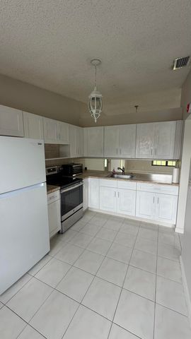 5460 S Lakewood Cir S S C, Margate, FL 33063