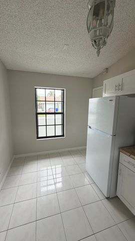 5460 S Lakewood Cir S S C, Margate, FL 33063