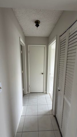 5460 S Lakewood Cir S S C, Margate, FL 33063
