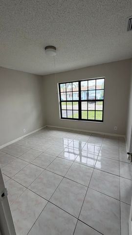 5460 S Lakewood Cir S S C, Margate, FL 33063